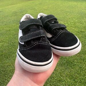 Vans Old Skool V Toddler shoes in black and white Toddler size 7 GUC
